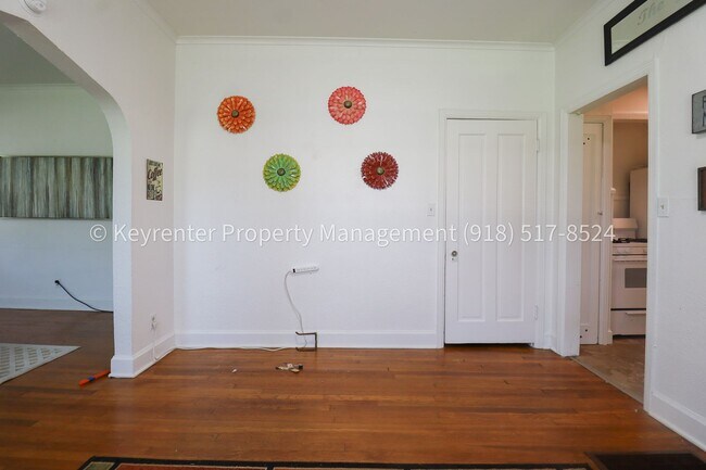 Building Photo - 1622 S Indianapolis Ave