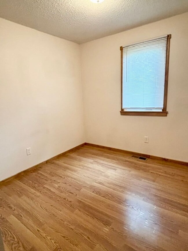 Building Photo - Available Now 2 Bedroom 1 Bath Single Family Home in Waite Park