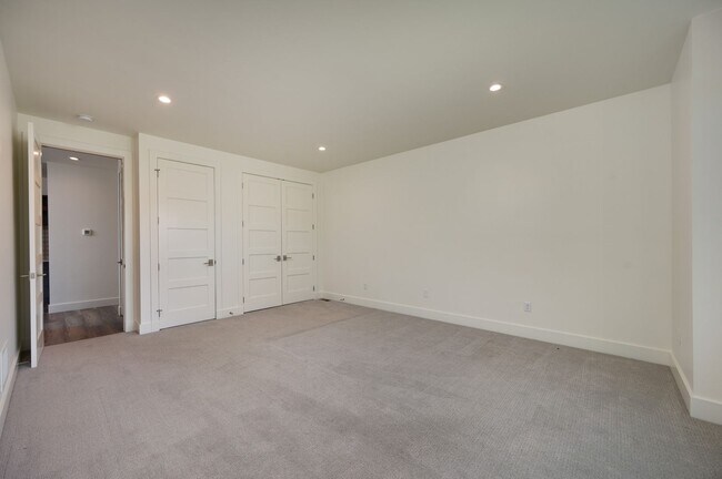Building Photo - 75 Highnoon Way