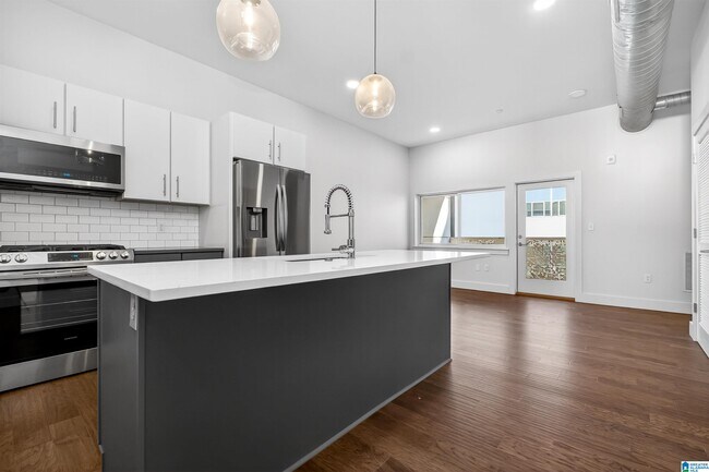 Building Photo - 1801 2nd Ave N