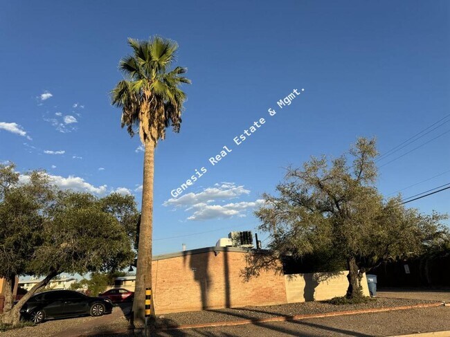Building Photo - 1 Bedroom 1 bath with private yard! Water,...