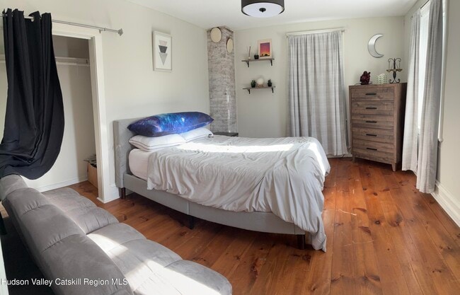 Building Photo - 648 Albany Turnpike