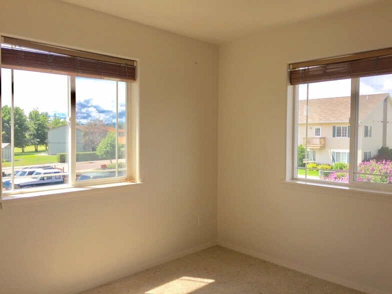 Building Photo - 19 Diane Rd