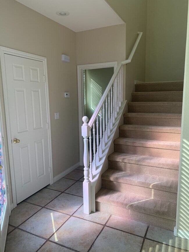 Building Photo - Cozy Two Bed Home