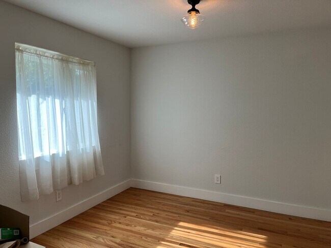 Building Photo - Charming Winters Home