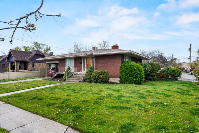 Building Photo - 155 E 600 N