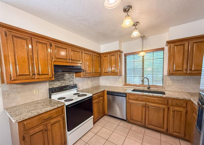 Building Photo - 7019 N Spinnaker Ln