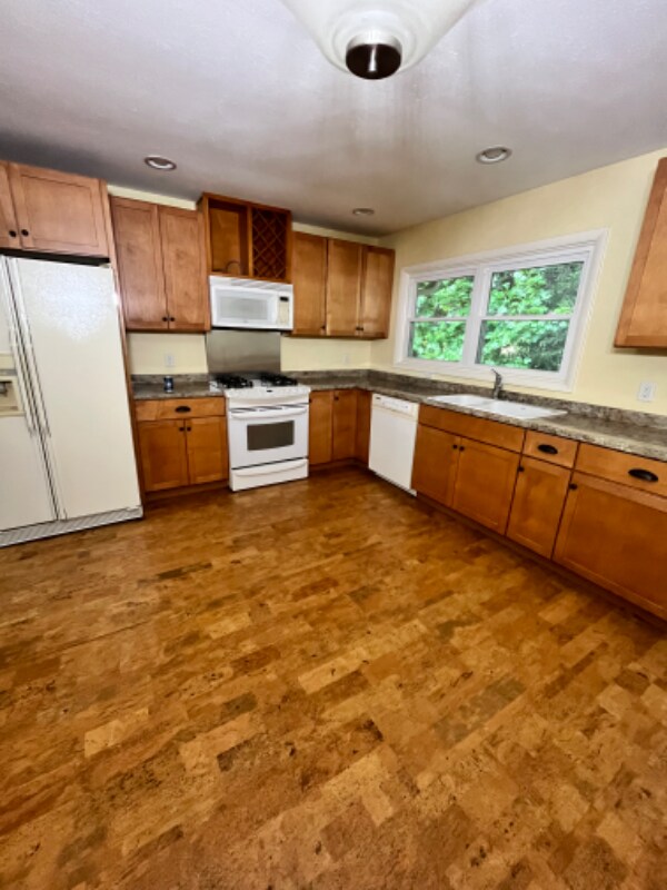 Building Photo - 86 Wood Ave