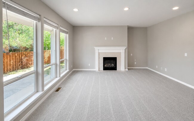 Building Photo - 60974 Snowbrush Dr