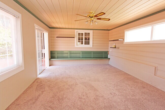 Building Photo - Coming Soon! Lovely Redwood Heights Home w...
