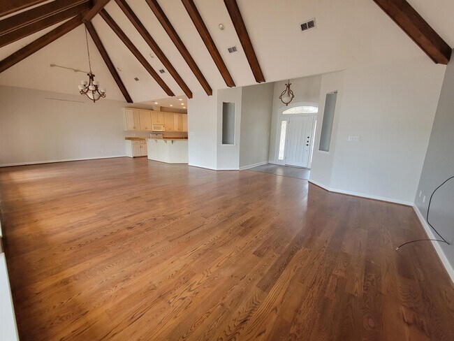 Building Photo - 210 Rio Grande Dr