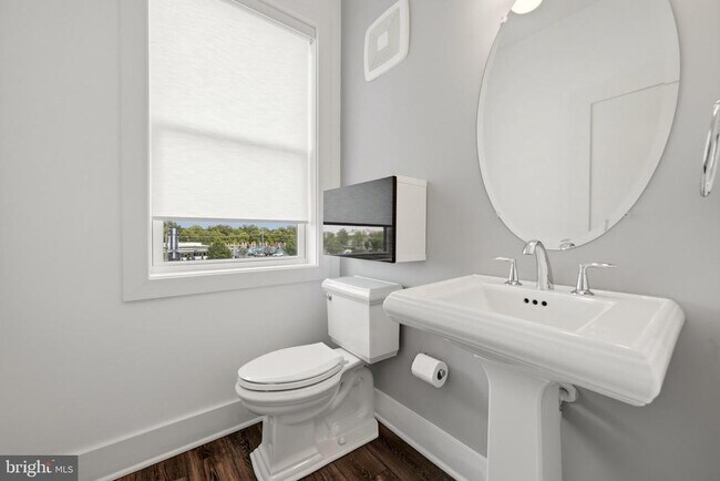 Building Photo - 44824 Tiverton Sq
