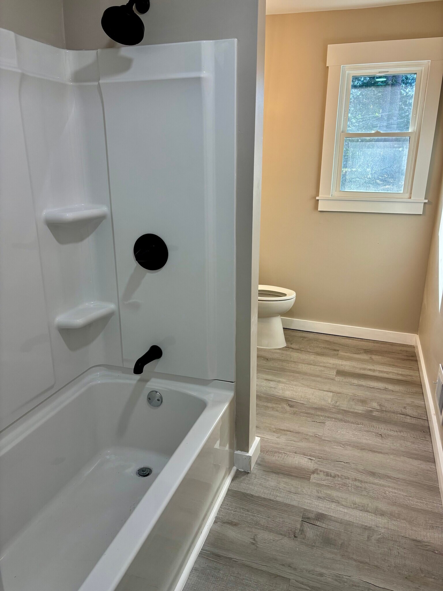 Building Photo - 1136 Chadford Rd