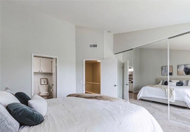 Building Photo - 30902 Club House Dr