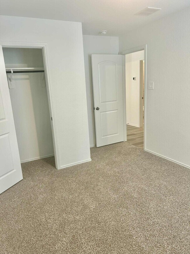 Building Photo - 1002 Muscadine Vine Ln