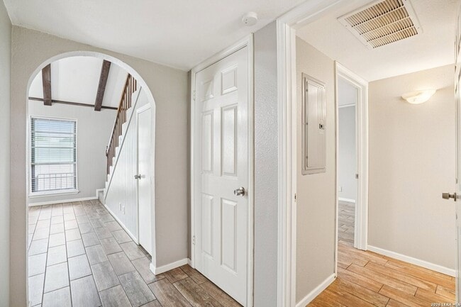 Building Photo - 6106 Vance Jackson Rd