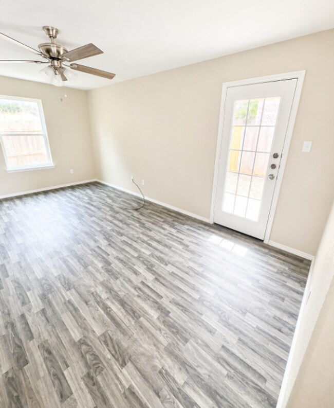 Building Photo - 3 BED / 2.5 Bath AVAILABLE NOW, APPLY TODAY ON OUR WEBSITE!!