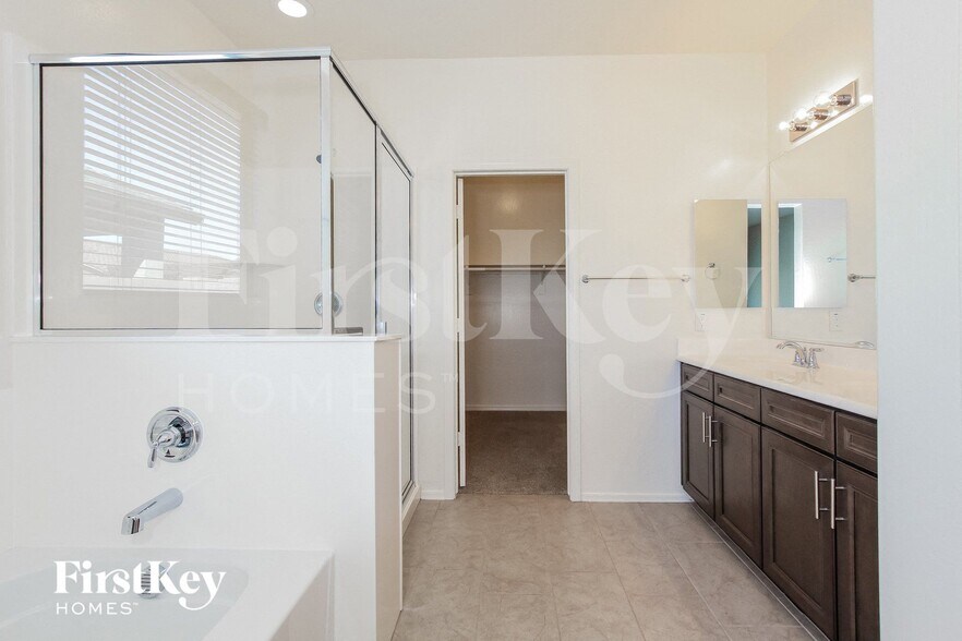 Building Photo - 18068 W Tina Ln