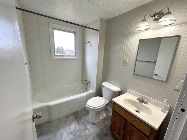 Building Photo - FIVE BEDROOM HOUSE !!. Just a four-minute ...