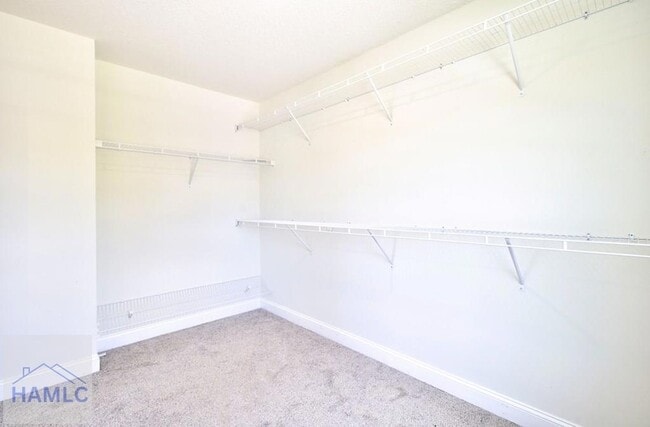 Building Photo - 991 Meloney Dr