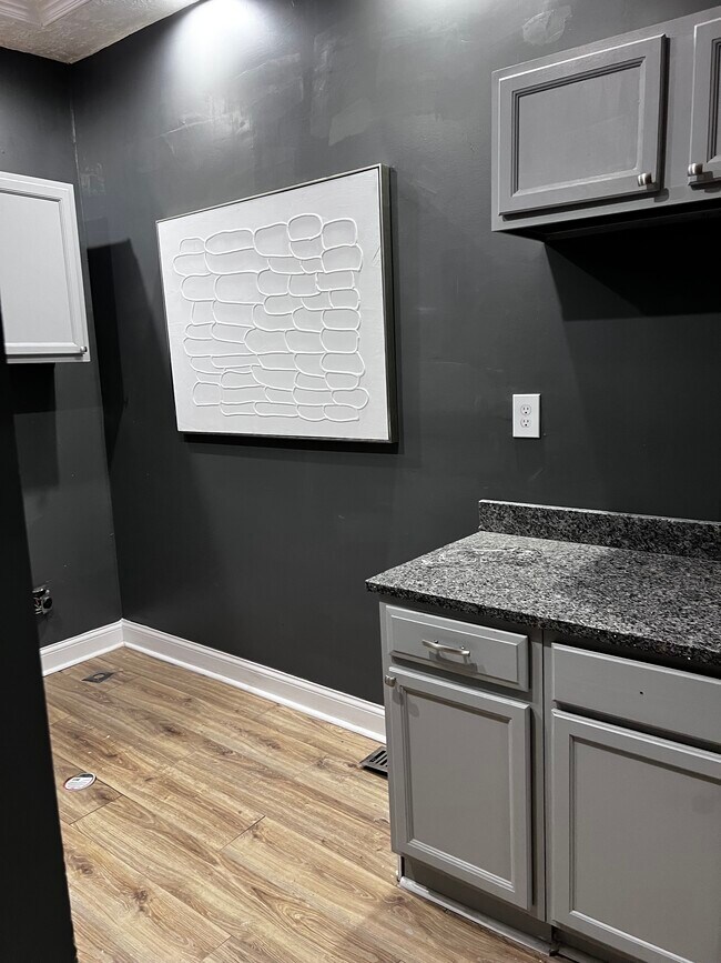 Building Photo - 2832 Stanton Ave