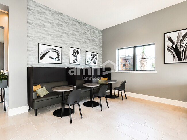 Building Photo - 1388 Sky Lks Dr