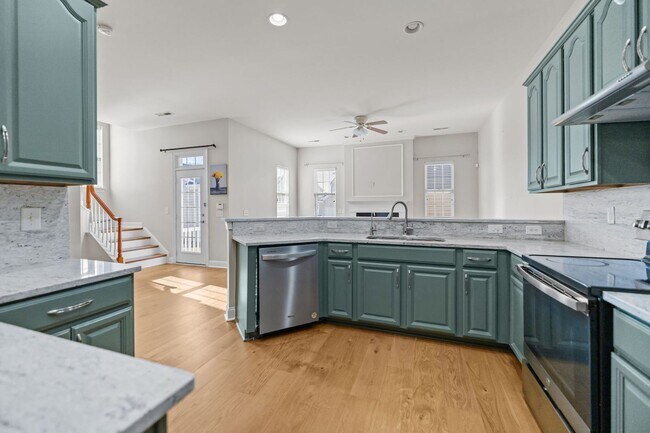 Building Photo - 10724 Alvarado Way