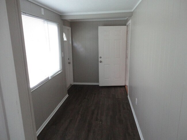 Building Photo - 401 NW 36th Ter