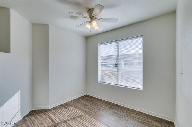 Building Photo - 698 S Racetrack Rd