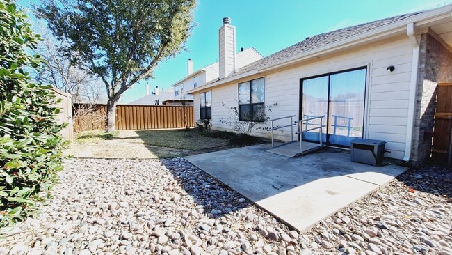 Building Photo - 5812 Lava Dr