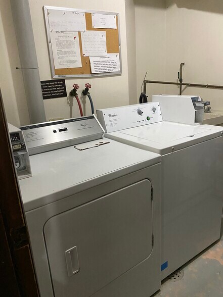 Shared laundry - 2622 W Willowlake Dr