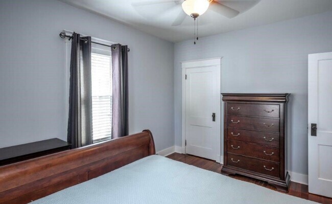 Building Photo - Gorgeous Renovated Highlands Bungalow – Av...