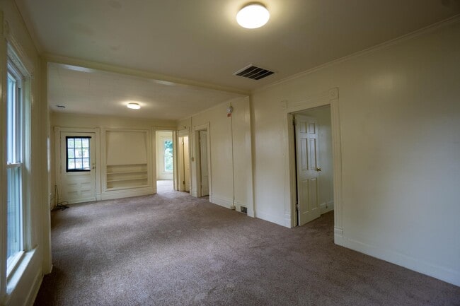 Building Photo - 107 Trinity Pl