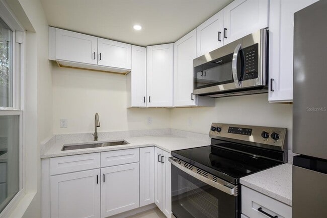 Building Photo - 1135 Drew St