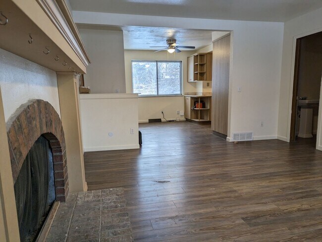Building Photo - HUGE 4B/3b house on .4 acre lot.  3300sqft with oversize 2 car garage.