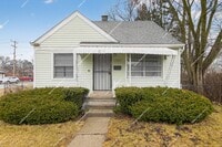 Building Photo - Charming Recently Renovated 3-Bedroom Bungalow in Detroit!