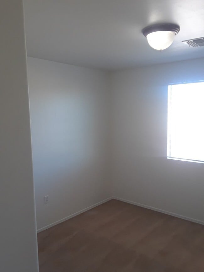 Building Photo - 3 Bedroom - 2.5 Bath - 1605 Sq Ft - Rancho Sahuarita Community - Sahuarita
