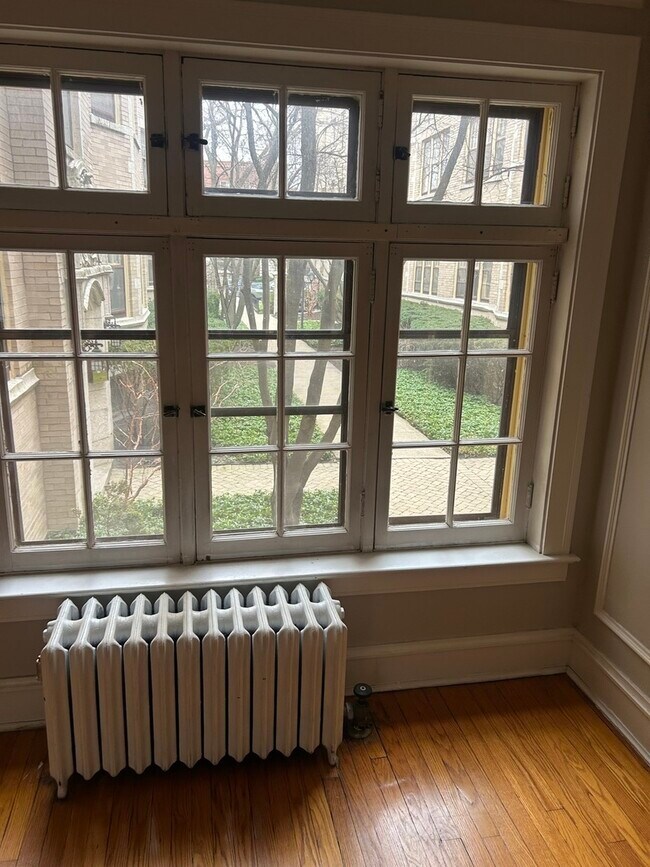 Building Photo - 811 Judson Ave