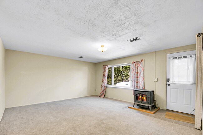 Building Photo - 4684 S Pine Rd