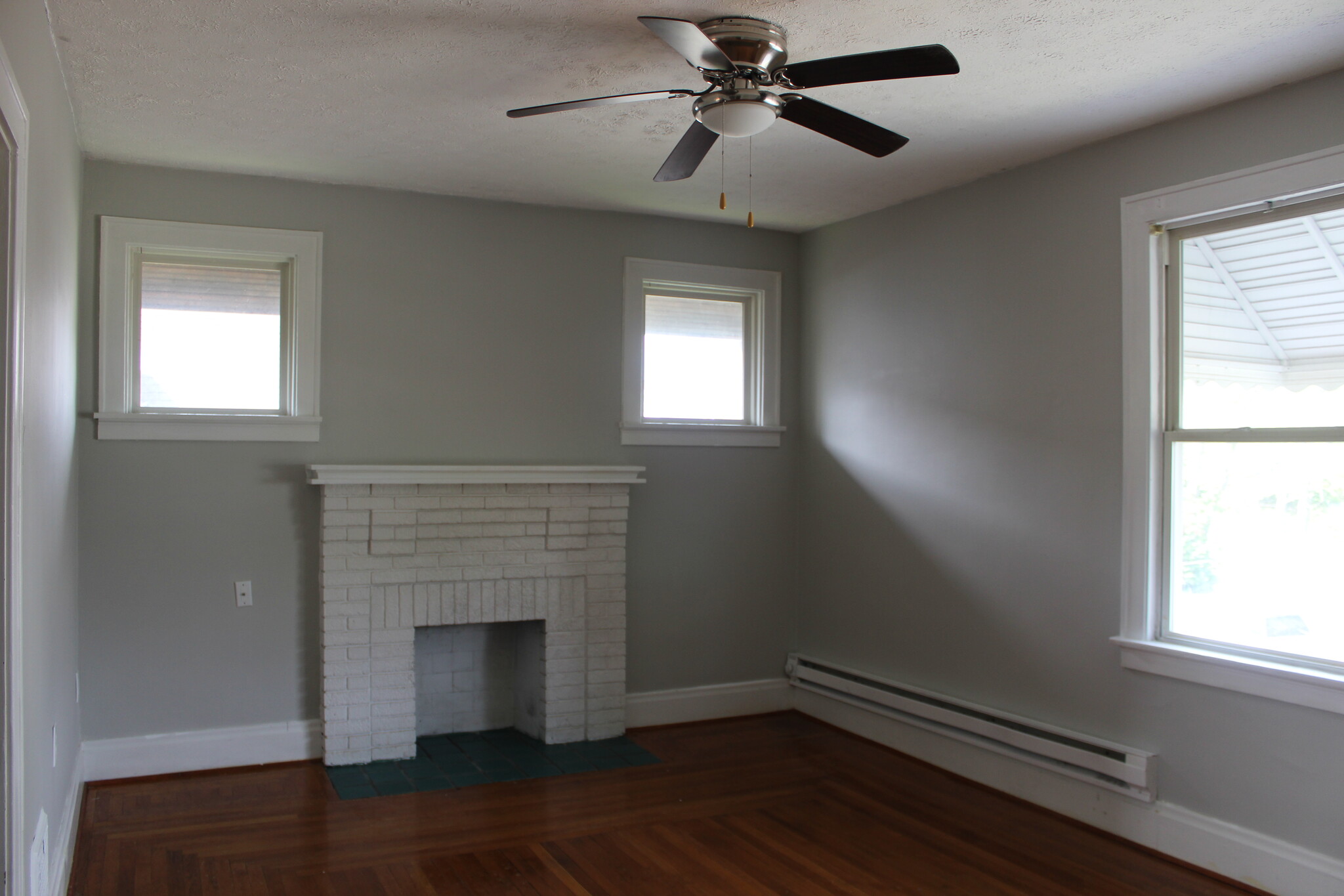 Building Photo - 7332 Maple Ave