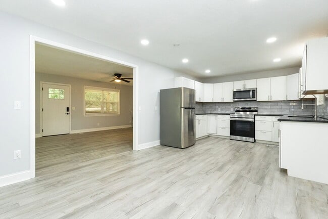 Building Photo - 405 Dempsey Ln
