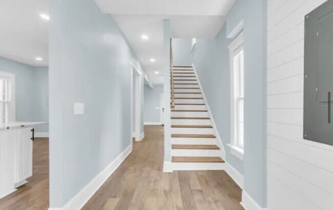 Building Photo - Gorgeous 3/2 Located 1 Block From Downtown Greenville!