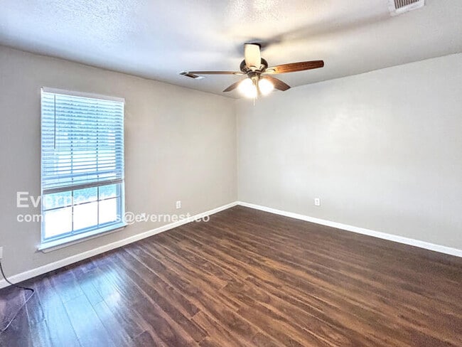 Building Photo - 7203 Barnsdale Way
