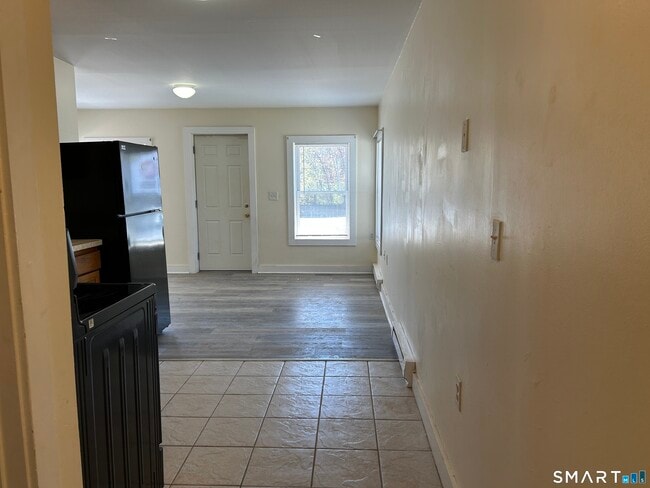 Building Photo - 166 Norwich Ave