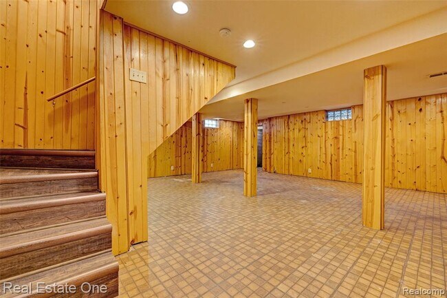 Building Photo - 5307 Metamora Rd