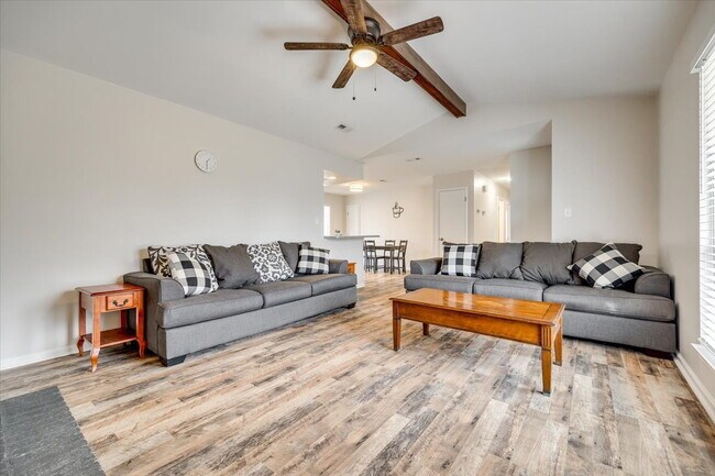 Building Photo - "Fully Furnished Charming 3-Bedroom Home i...