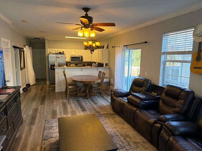 Building Photo - 502 Myers Park Ln