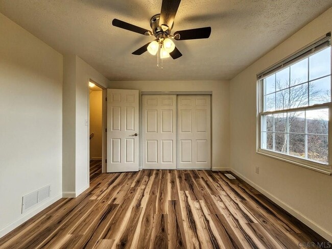 Building Photo - 429 Devon Dr