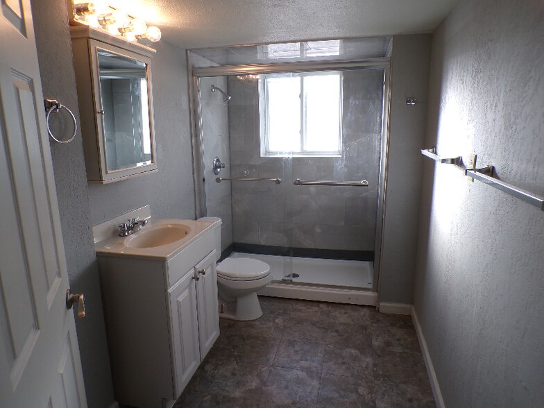 Building Photo - 1308 Hartford St