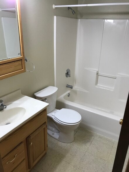 Bathroom - 624 8th Ave SE